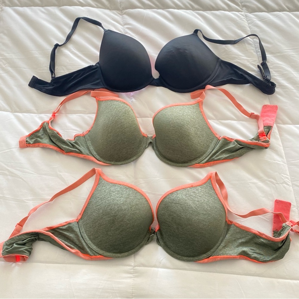 VICTORIA SECRET BRAS Size 36C